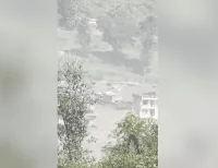 O que cientistas acreditam ter acontecido na onda de inundações mortais na fronteira entre o Nepal e a China