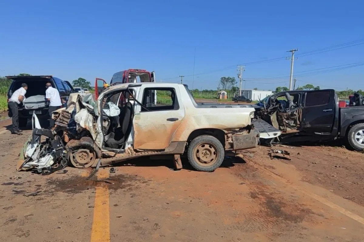 Dois trabalhadores morrem em batida entre caminhonetes na BR-262 em MS