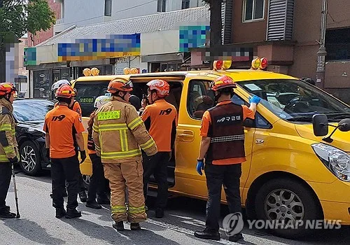 군산서 유치원 버스 등 3대 추돌…어린이 10명 병원 검진
