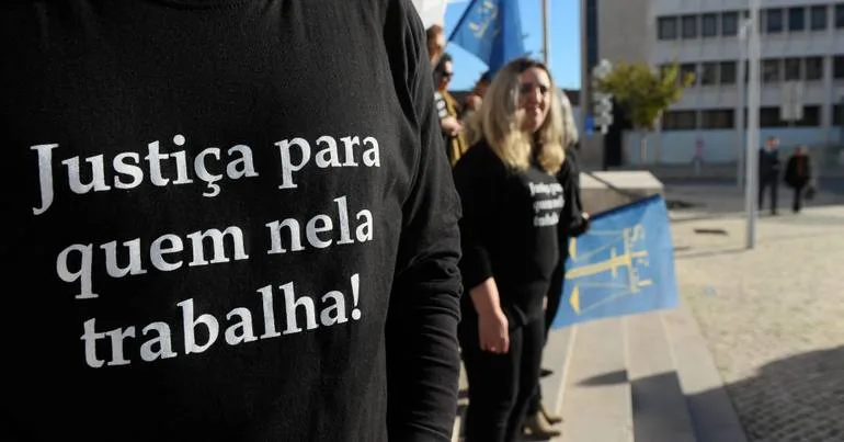 Sindicato dos judiciais coloca greve em cima da mesa