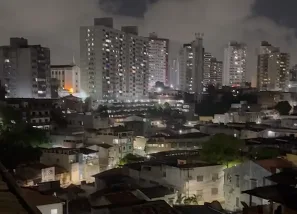 Panelaço contra Flávio Bolsonaro é registrado em diversos bairros de Salvador