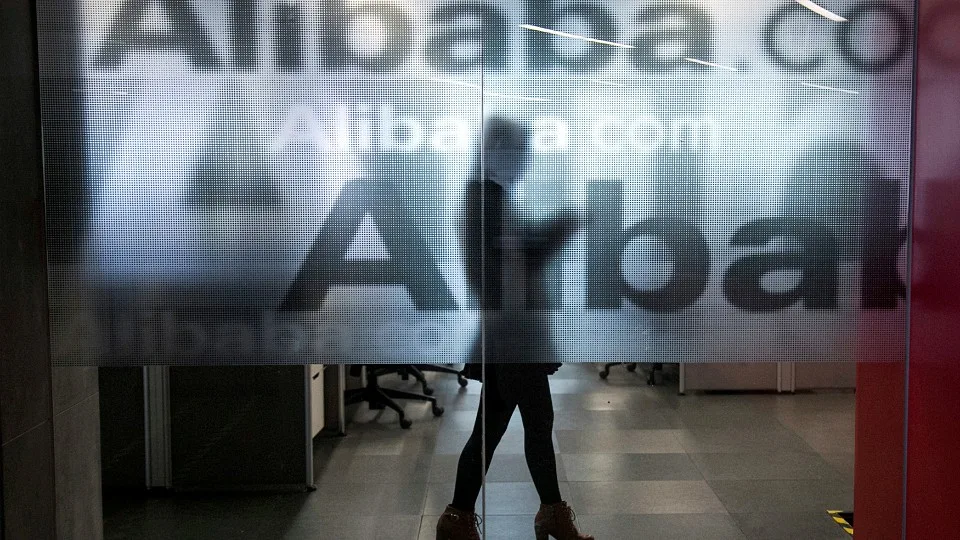 Lucro trimestral da Alibaba cai 75% com aumento dos investimentos em IA