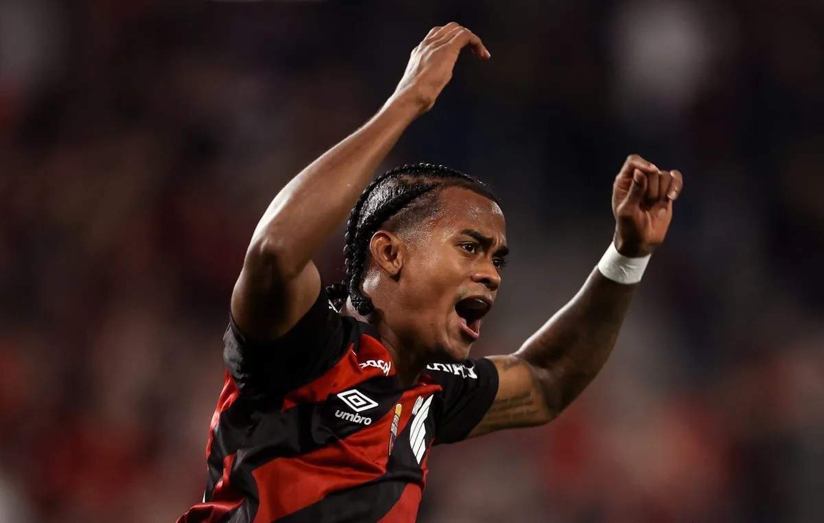 Terceiro mais caro do Athletico, Kerwin Vargas marca primeiro gol e celebra parceria com Viveros