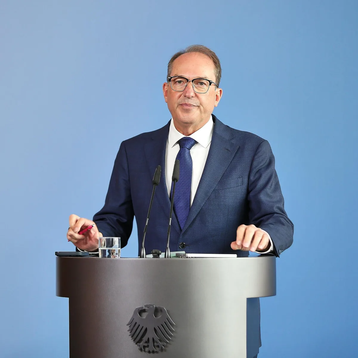 Waffenfund bei Berlin - Dobrindt geht von geplantem Anschlag aus