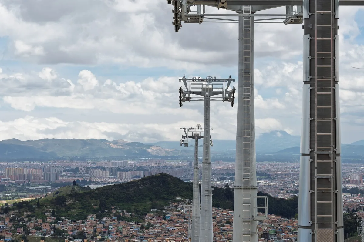 Bogotá solo tendría un teleférico nuevo en 2027: La verdad detrás de los cables aéreos que la capital prometió para sus periferias
