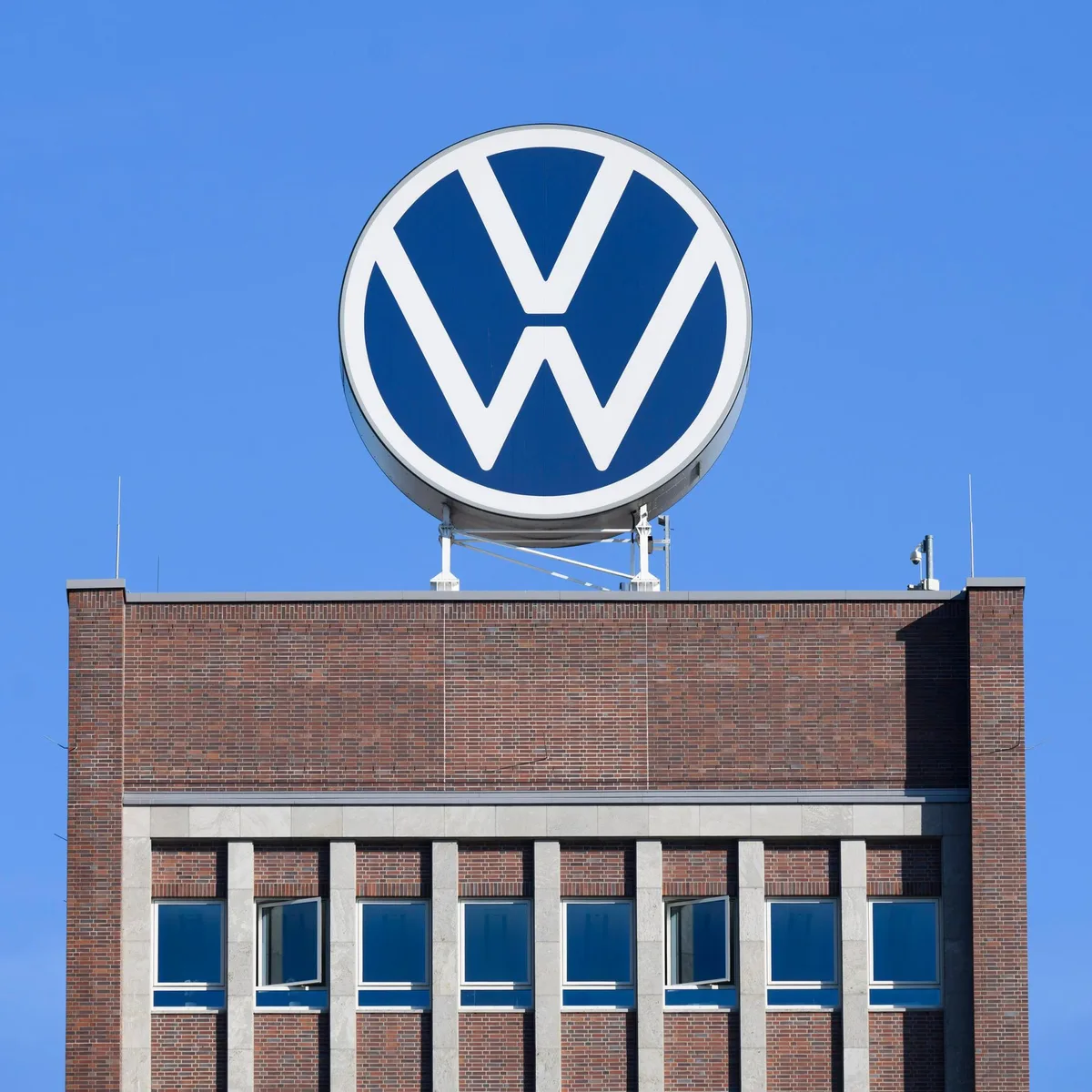 Volkswagen - Konzern kappt Gewinnerwartung für 2026 deutlich
