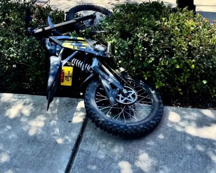 Arrest of ebike rider attempting to evade police after driving recklessly – video