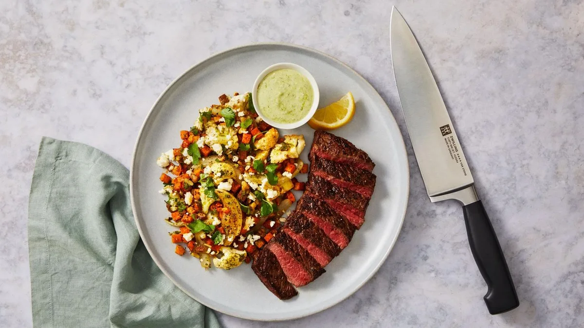 Exklusiv für stern.de-Leser : HelloFresh-Deal: Bis zu 120 Euro sparen und Zwilling-Kochmesser sichern