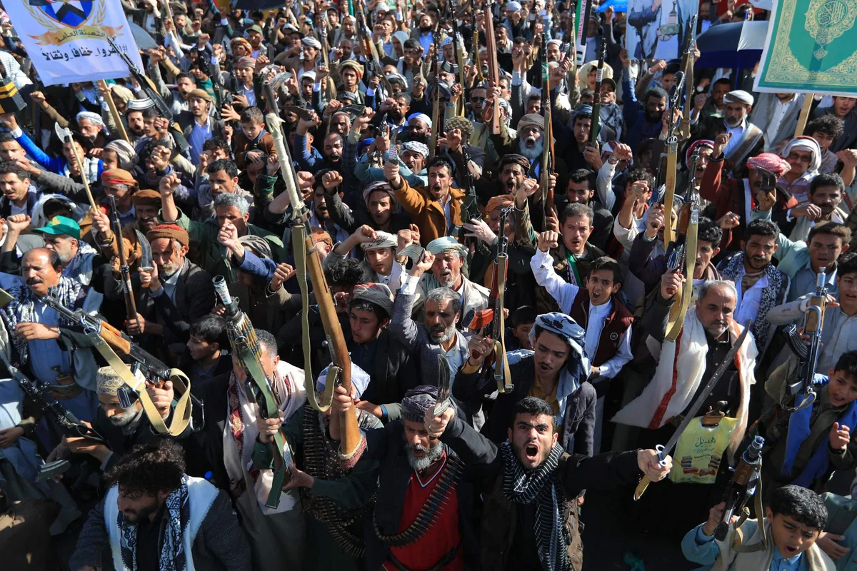 Irán se ofrece como mediador en Yemen mientras los hutíes, sus aliados, castigan los aeropuertos saudíes