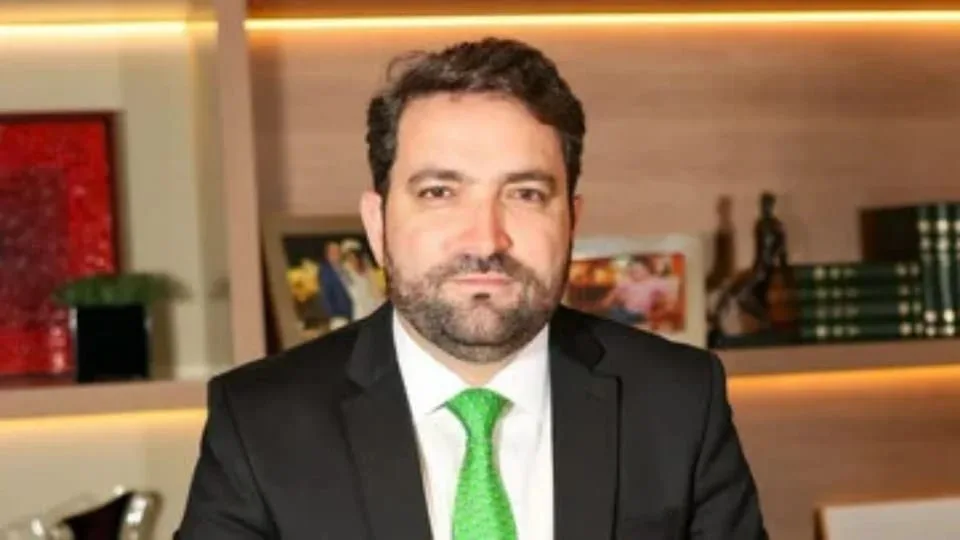 PF aponta que advogado de Flávio Bolsonaro recebia decisões sigilosas