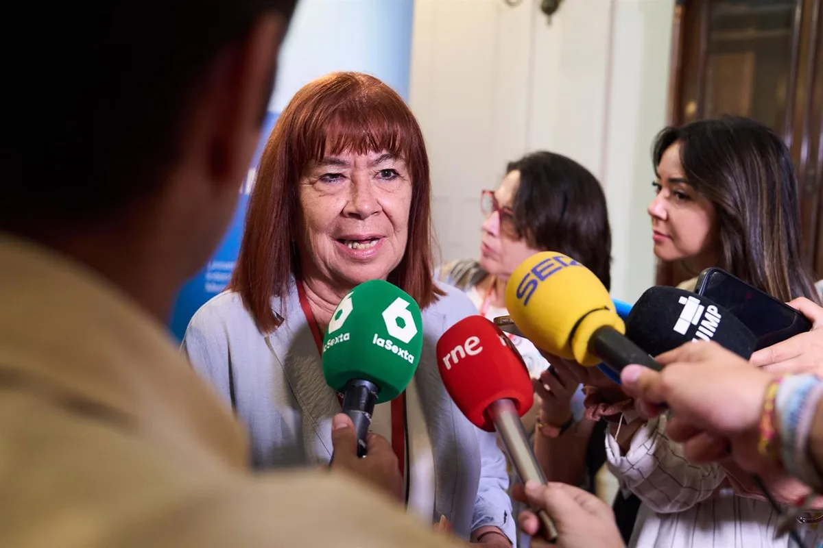 Narbona ve "compatibles" las versiones de Maslaska y Robles sobre los informes del CNI sobre Ceuta