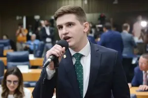 TRE-SP manda Lucas Pavanato apagar vídeo em que chama Erika de “travesti do Lula”
