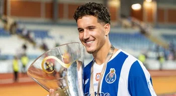 Galatasaray negoceia Deniz Gül com o FC Porto
