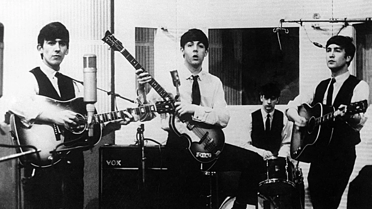 As 5 músicas dos Beatles que guitarristas e baixistas mais querem aprender