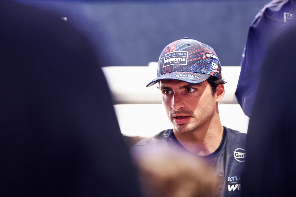 Williams renova contrato de Carlos Sainz na F1 em vínculo multianual