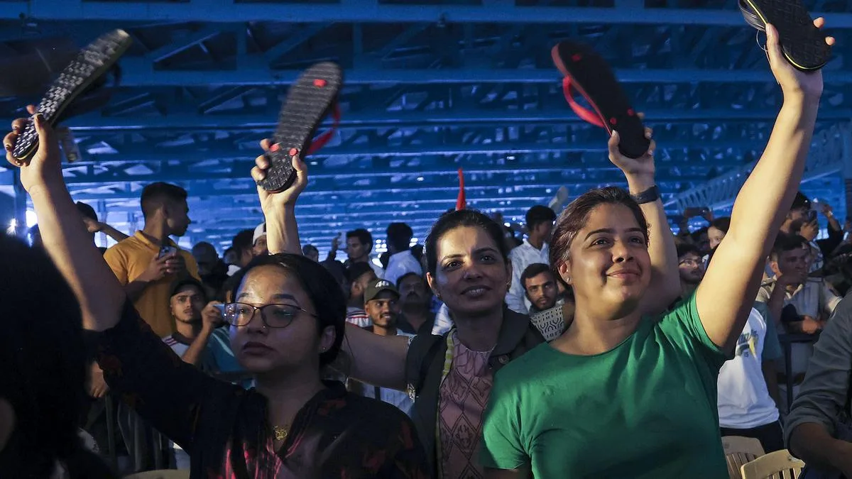 ‘Women will bring inquilab’: Thousands join Chappal protest against gender discrimination