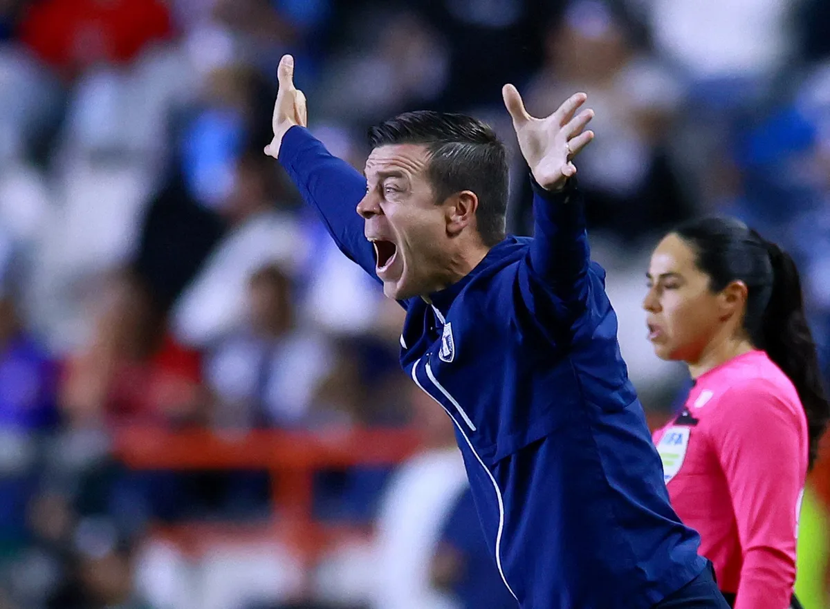 Esteban Solari estalla contra el arbitraje en el Pumas vs Atlas y se muestra insatisfecho con el funcionamiento de su equipo