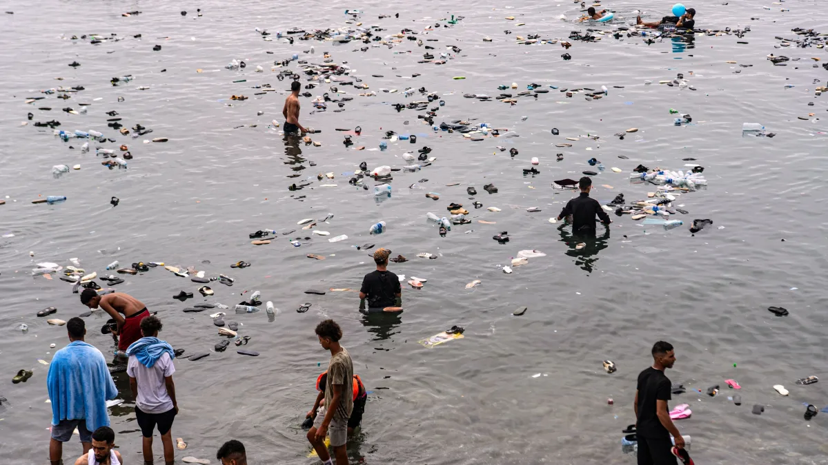 Schwimmen nach Ceuta: Warum Marokkos Jugend ins Wasser geht