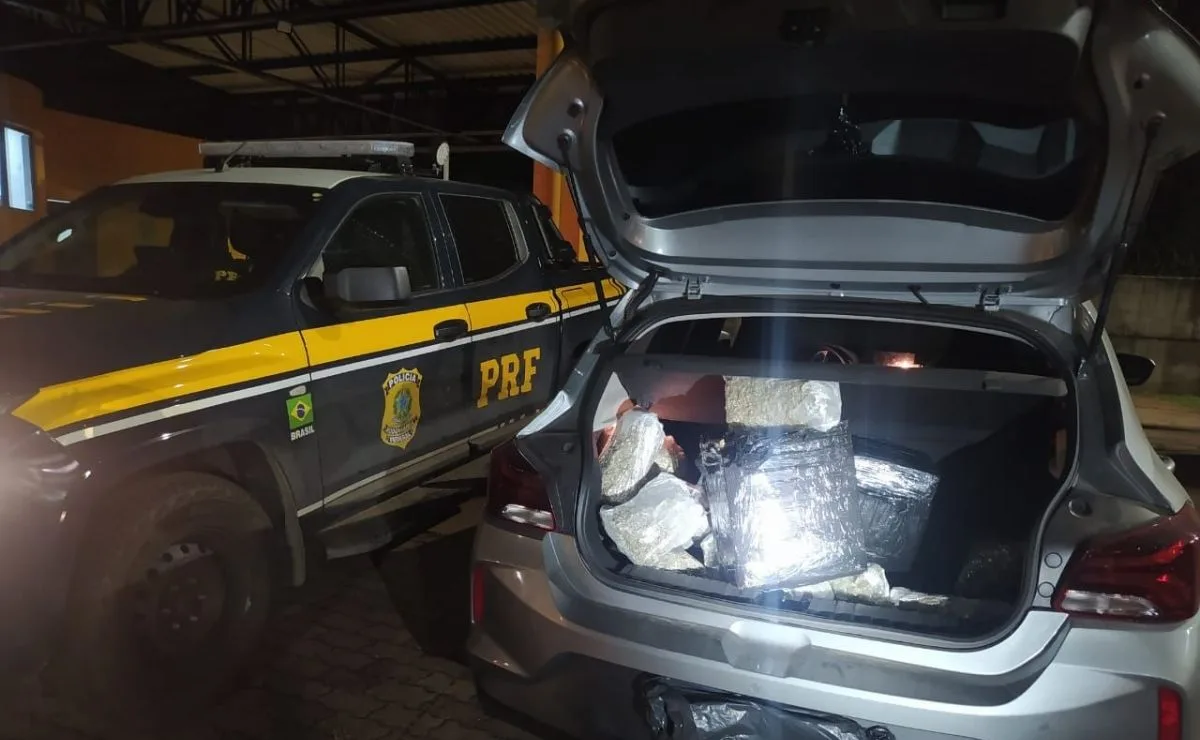 Homem é preso com 70 quilos de drogas no carro durante abordagem na BR-277, em Cascavel