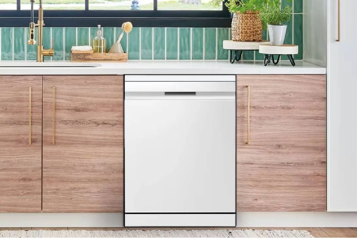 ¿Necesitas ayuda para la vuelta al cole? Este lavavajillas LG rebajado limpia hasta 14 servicios con vapor y Wi-Fi