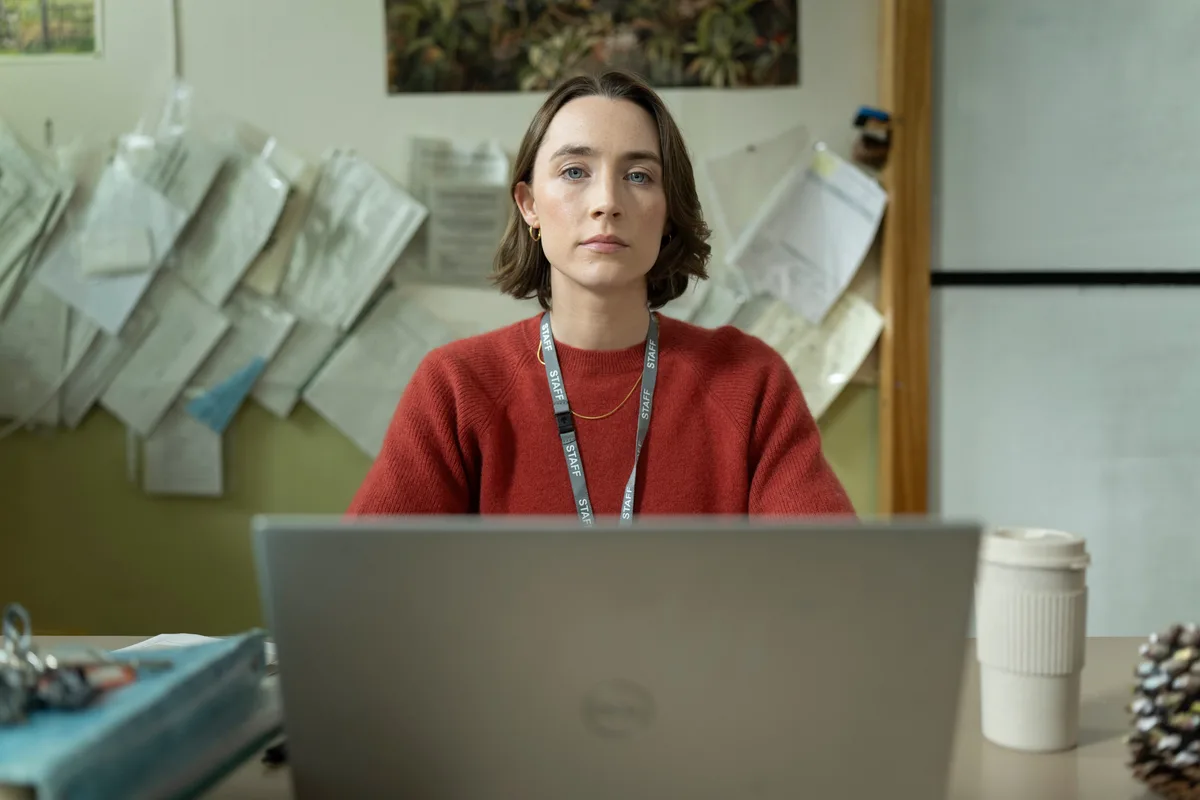 "La película que te hace reír al tiempo que te sientes culpable". Crítica de 'Bad Apples', para quienes desconfían de soluciones fáciles a problemas complejos