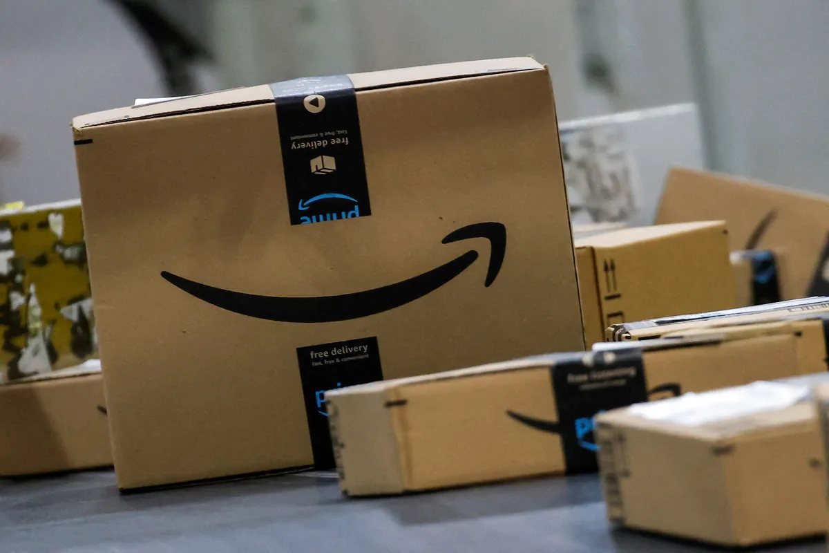 Descanso desrespeitado, 12 horas em pé e pressão psicológica: veja denúncias de funcionários de complexo da Amazon no DF