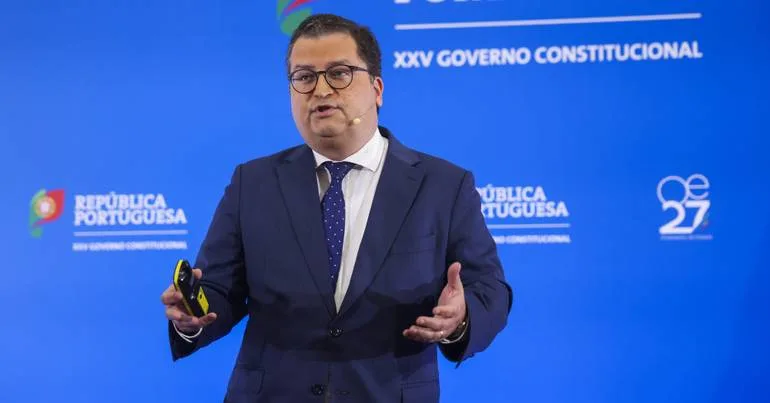 Sarmento: dívida pública deve continuar a ser preocupação