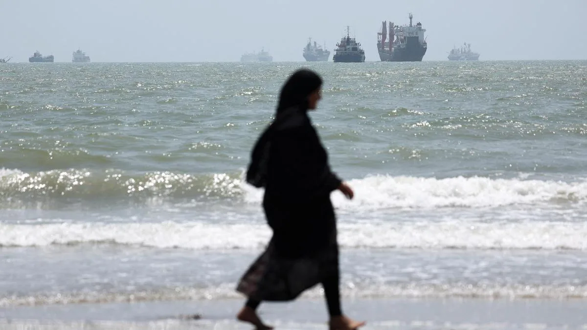 Gulf ship traffic via the Strait of Hormuz hovers below 10-day average, data shows