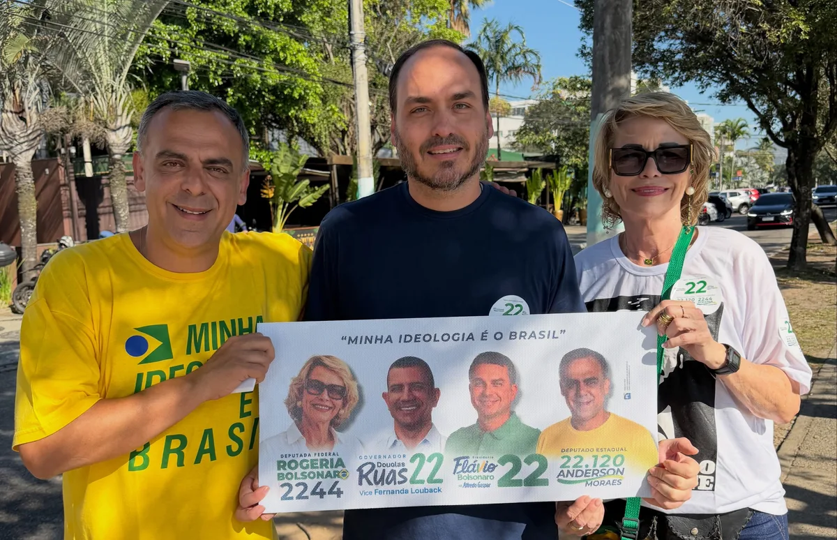 Crusoé: Pesquisa sugere que Carlos Bolsonaro ainda não convenceu o catarinense
