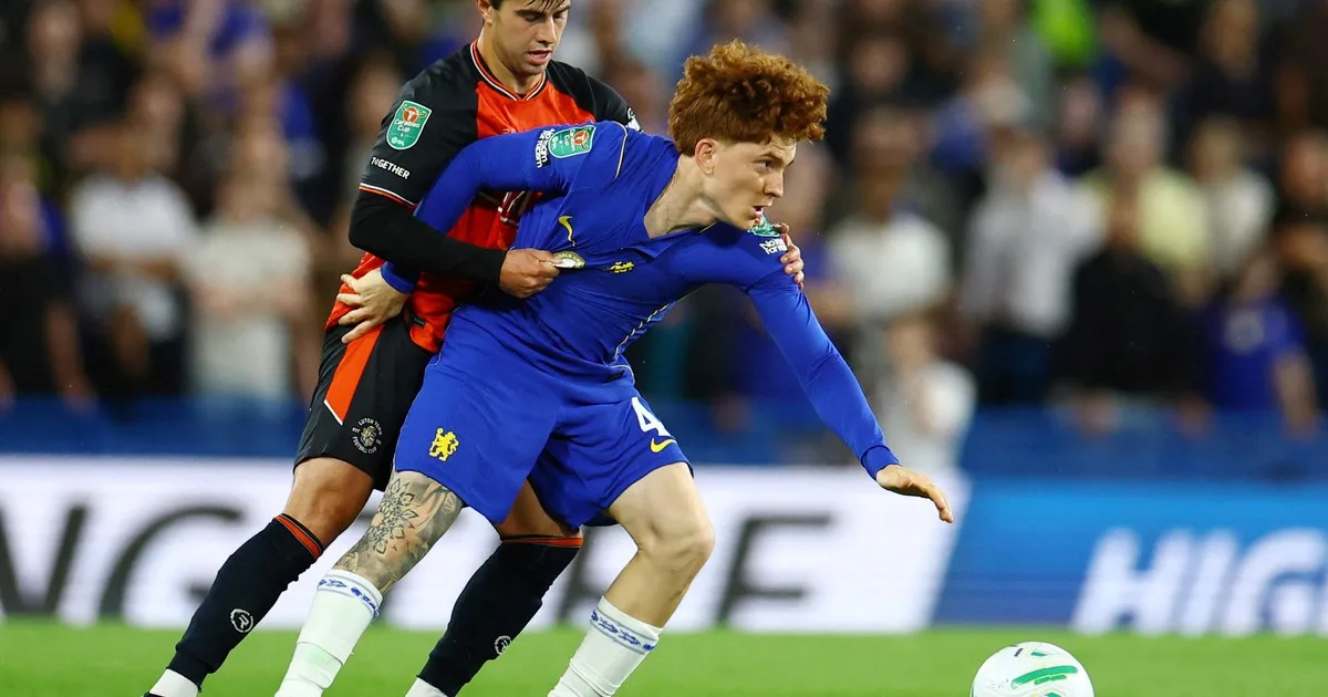 Valentín Barco debutó en Chelsea: abucheos de los ingleses pero gran partido y elogios de Xabi Alonso