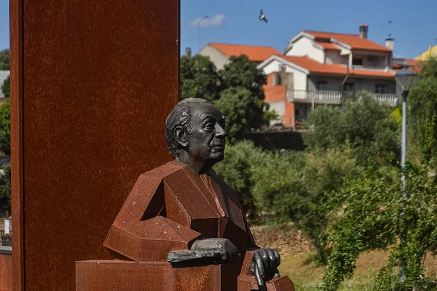 Moncorvo, el pueblo portugués que rinde homenaje a Borges en plazas, monumentos y hasta en la avenida principal