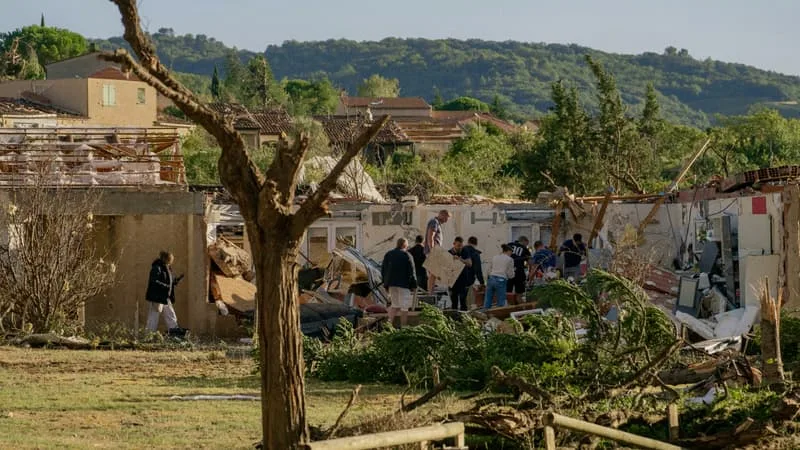 DIRECT. Orages: une tornade frappe l'Aude, deux personnes recherchées sous des décombres
