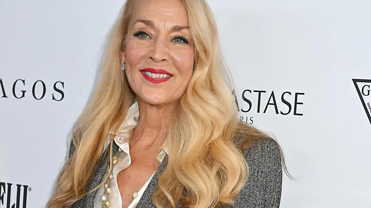 Jerry Hall loves single life