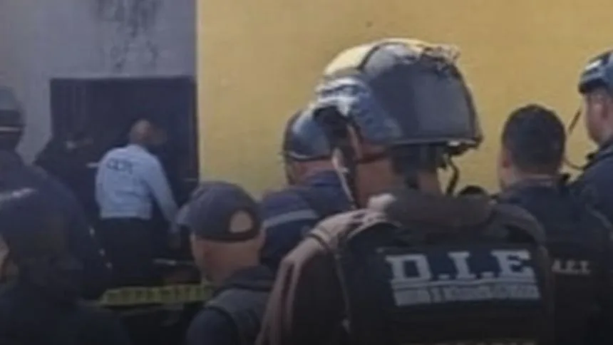 Hombre armado asesinó a una pareja en Barinas y mantiene a dos niños de rehenes en un apartamento