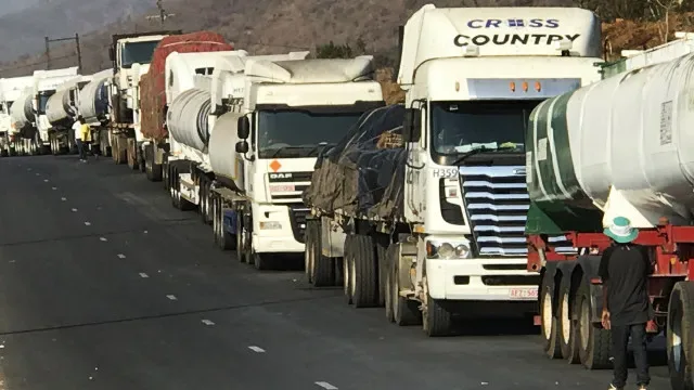 Moçambique: 3 detidos por tentarem roubar 800.000 litros de combustível