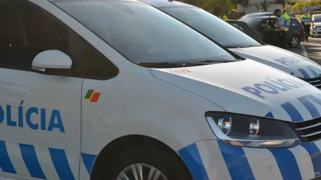Ourivesarias assaltadas em Almada e no Seixal. Suspeitos em fuga