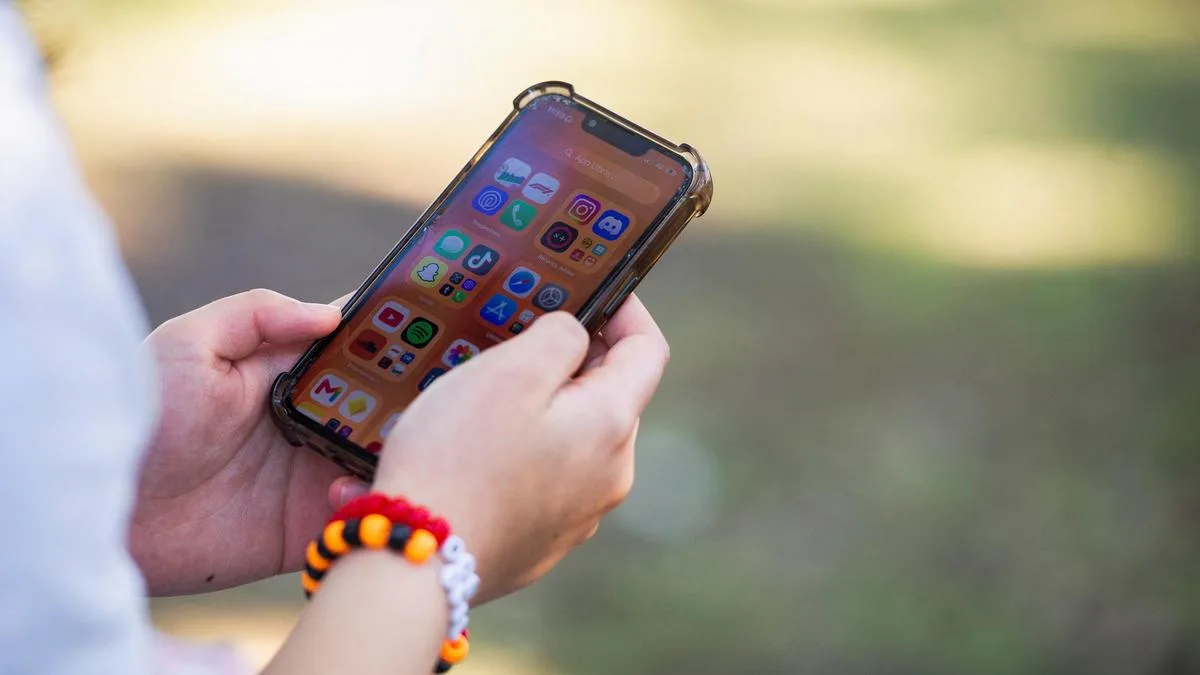 France submits new proposal to ban social media for under-15s