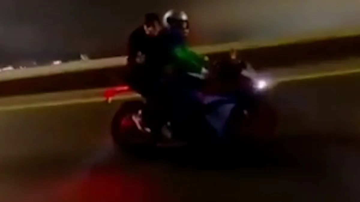 Impactante video: motochorros armados persiguieron a toda velocidad a un conductor en plena autopista Buenos Aires-La Plata