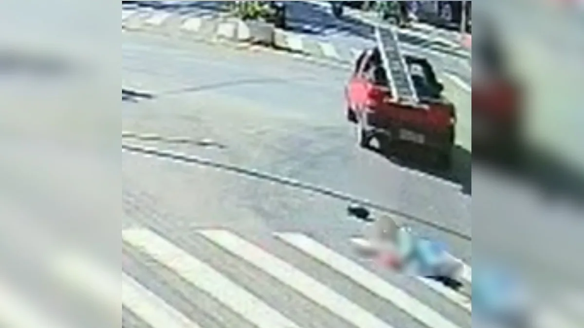 Vídeo: mulher é atropelada na faixa de pedestres no Centro de Alegre