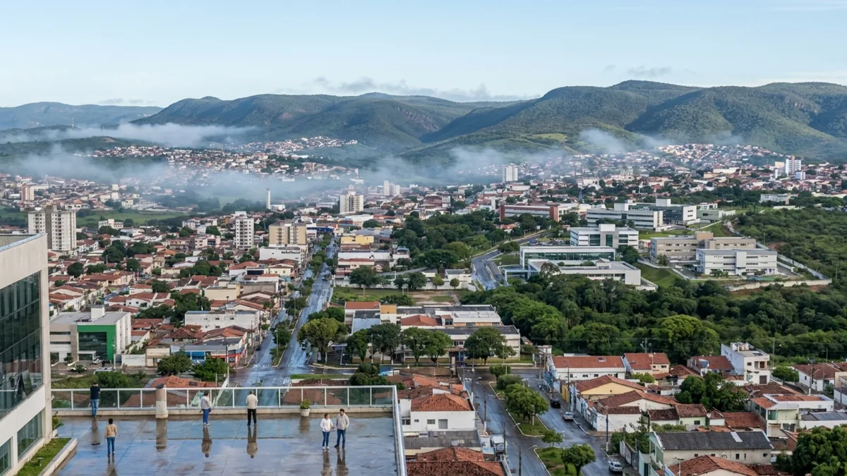 Cidade baiana a quase 900 metros de altitude foge do calor típico do estado com noites mais frescas, parques e estrutura de grande polo regional