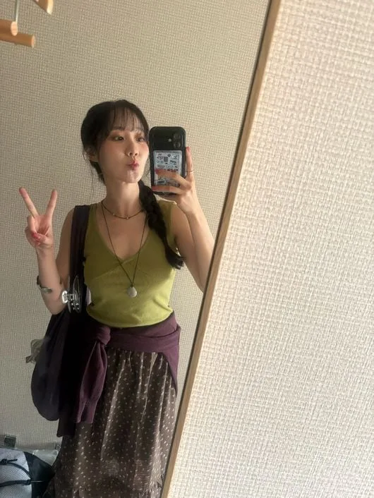 '27세' 진지희, 빵꾸똥꾸 맞아?…소멸할 듯 작은 얼굴과 마른 몸매에 '눈길'