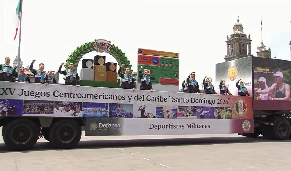 Atletas mexicanos medallistas en Santo Domingo 2026 aparecen en el Desfile Militar: ¿por qué participan?