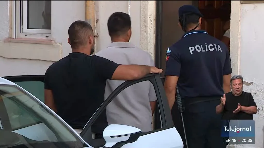 Morte de mãe em Algés. Família materna e paterna querem guardas