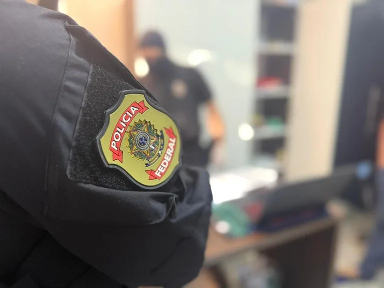 Dinheiro vivo em carro de campanha vira alvo de operação da PF em Pernambuco