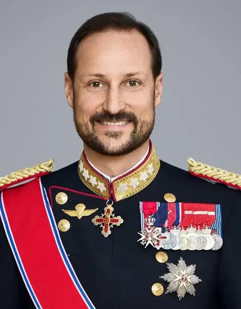 Novo rei da Noruega, Haakon VIII enfrenta escândalos familiares e suposto vínculo com Epstein