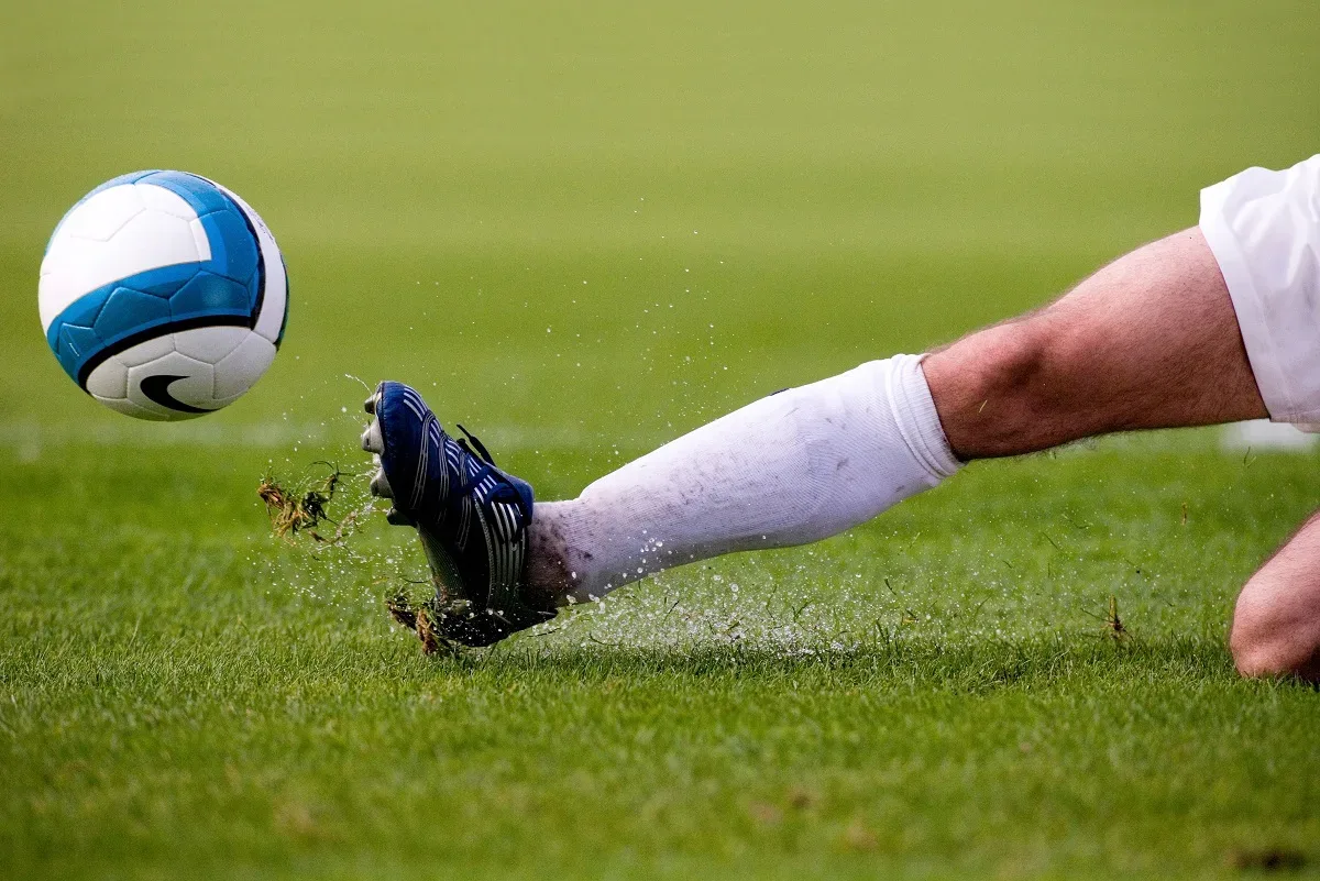 Futebol na TV hoje: saiba onde assistir às partidas da quinta-feira (17)