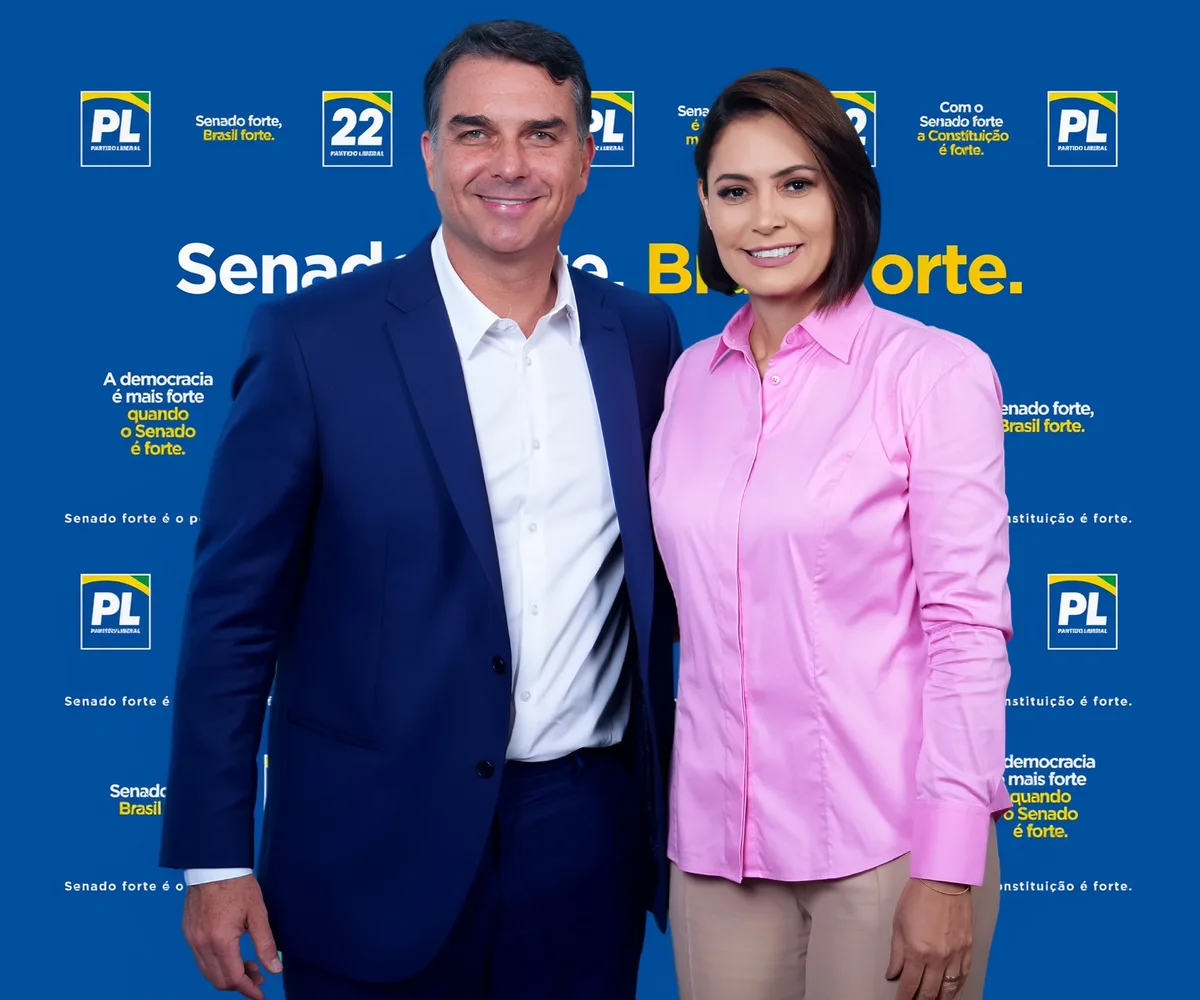 Michelle publica vídeo com bastidores de gravação com Flávio Bolsonaro para campanha eleitoral