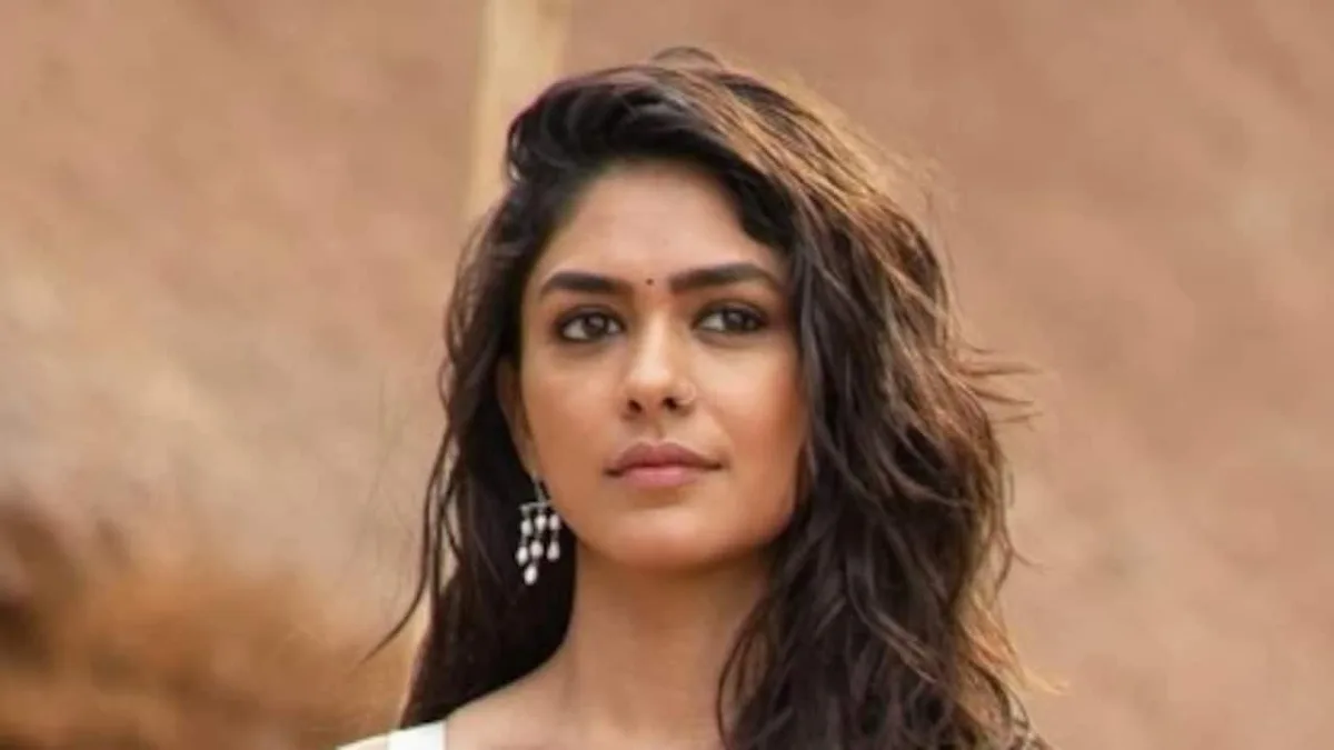 Mrunal Thakur Says She Refuses To Take Negative Feedback From People With "No Display Picture"