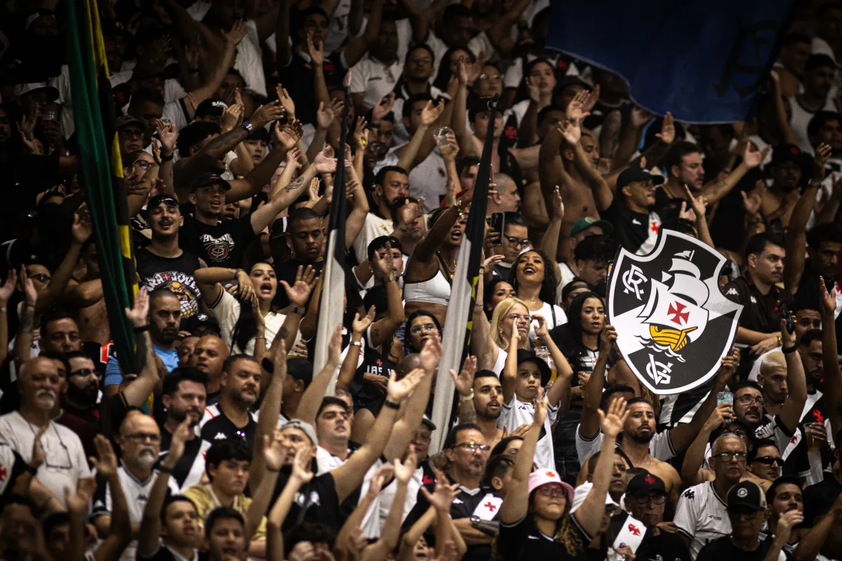 Torcida do Vasco esgota ingressos para jogo com o Santos pelo Brasileirão