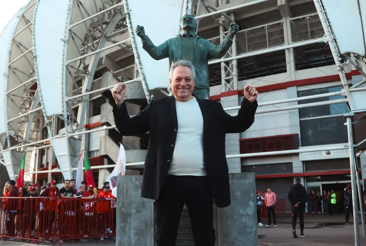 Campeão mundial com o Inter, Abel Braga ganha estátua no Beira-Rio